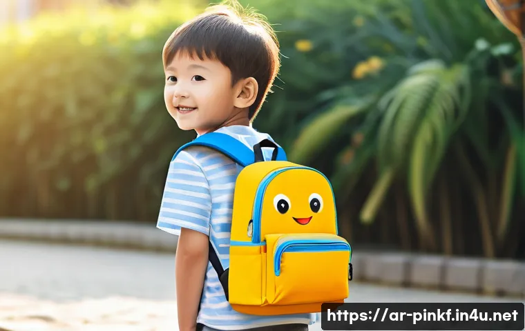 핑크퐁 유아용 가방 - A colorful and lightweight children&rsquo;s backpack designed for young kids, featuring bright, vivid colo...
